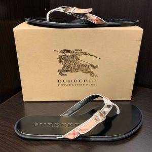 New Authentic Burberry Parsons Check Thong Sandals